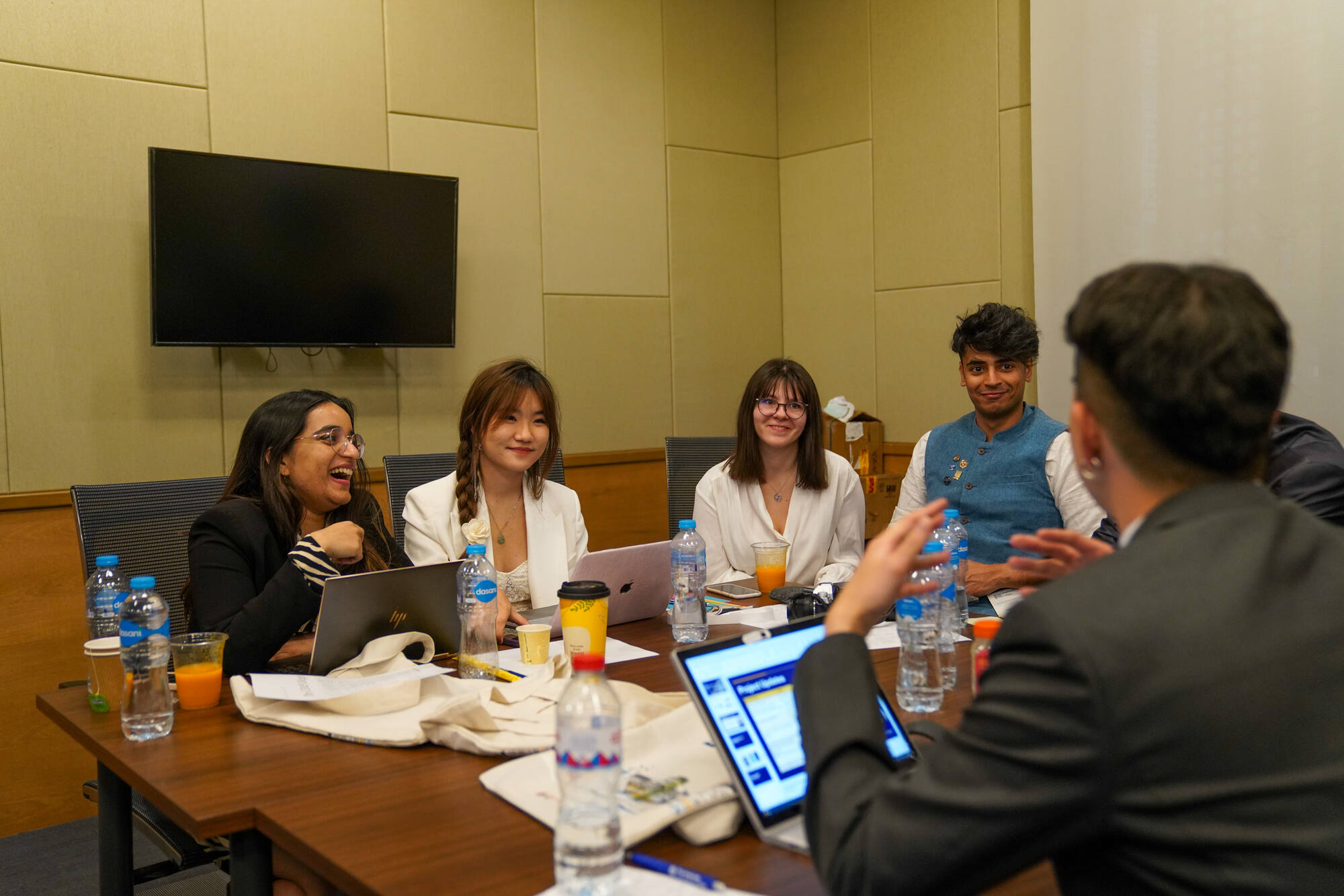 A group of men and women in a business meeting at meeting room