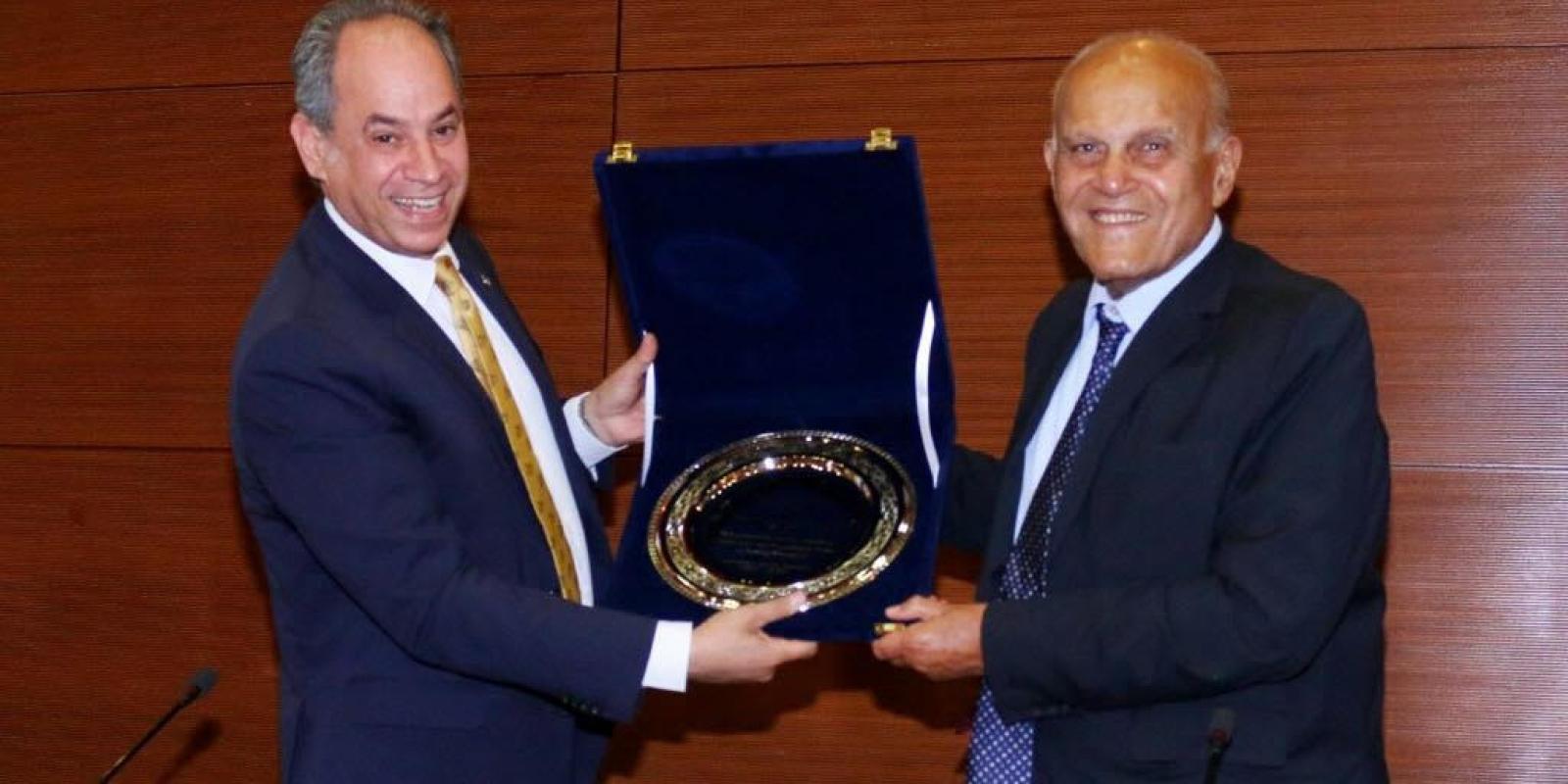 Provost Ehab Abdel-Rahman presented Professor Sir Magdi Yacoub with a silver plate in recognition of his 